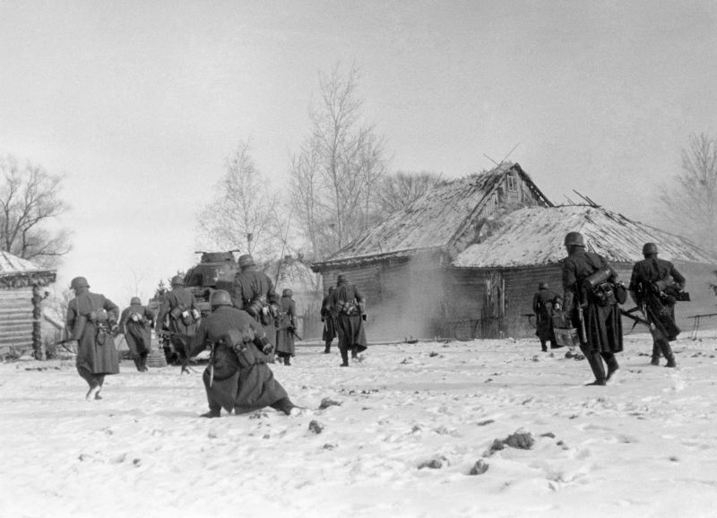 Передовые немецкие части 11-й танковой дивизии под Волоколамском. Декабрь 1941 г.