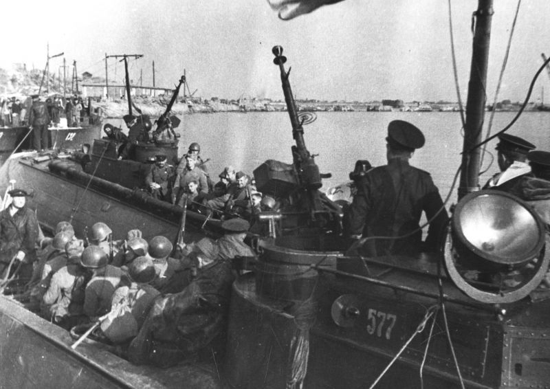Советские торпедные катера типа Г-5 с десантом в порту Палдиски. 26 сентября 1944 г.