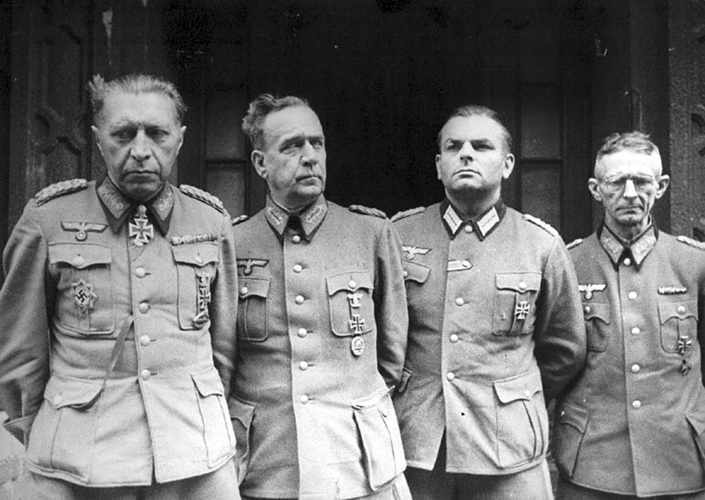Пленные немецкий генерал Вейдлинг и офицеры его штаба.