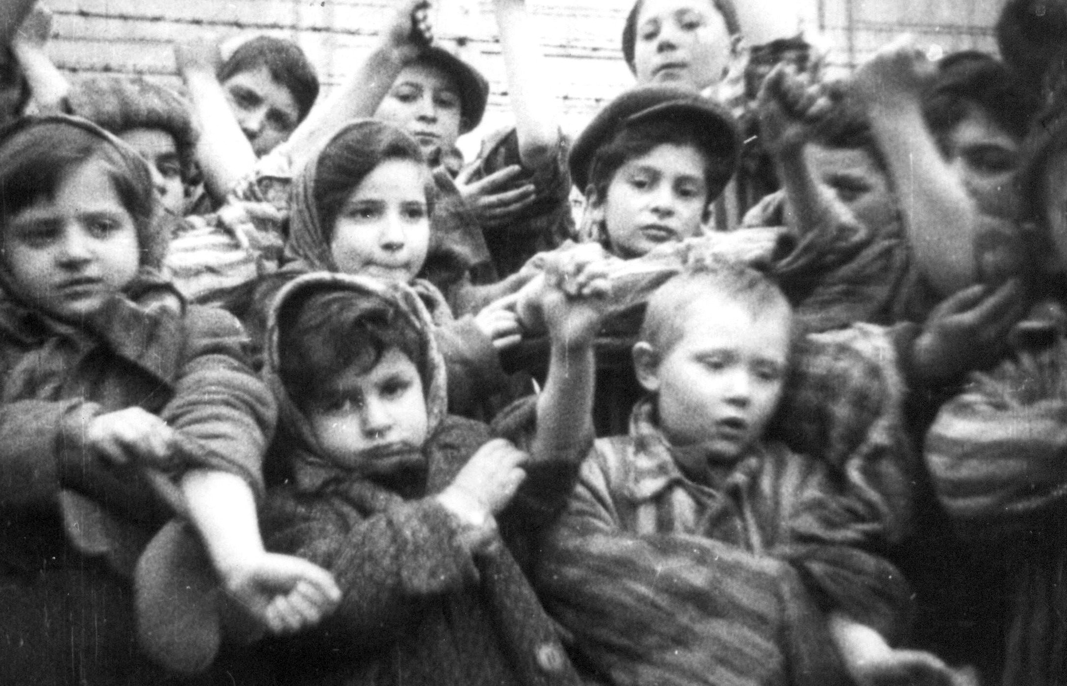 http://waralbum.ru/wp-content/uploads/2012/02/Auschwitz_children_1945.jpg