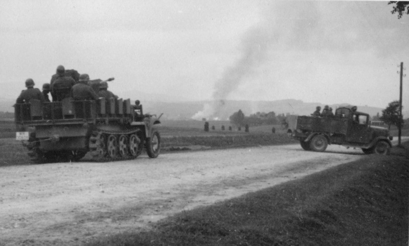 Фото: Немецкая зенитная самоходная установка Sd.Kfz. 7/1 в бою на Восточном фронте Фото: Немецкая зенитная самоходная установка Sd.Kfz. 7/1 в бою на Восточном фронте