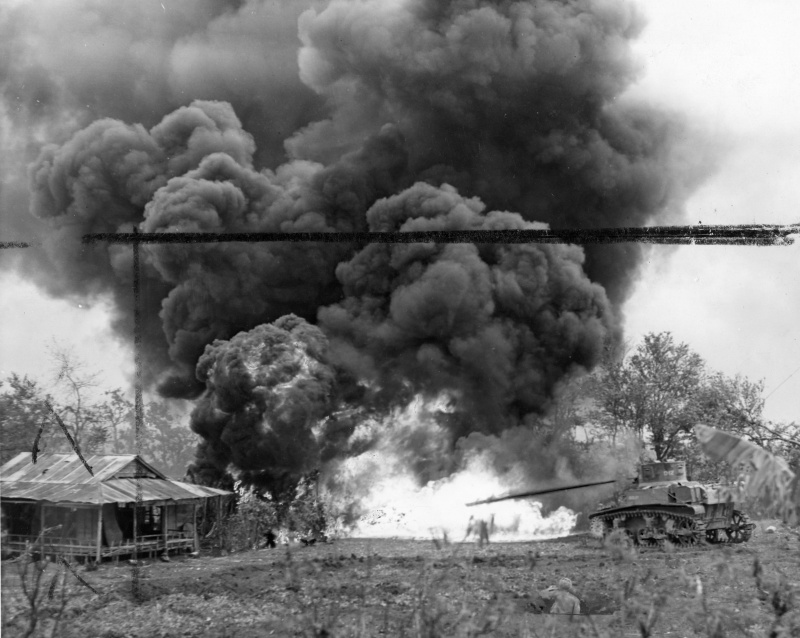 Фото: Американский огнеметный танк М3 «Стюарт» ведет огонь на острове Сайпан Фото: Американский огнеметный танк М3 «Стюарт» ведет огонь на острове Сайпан