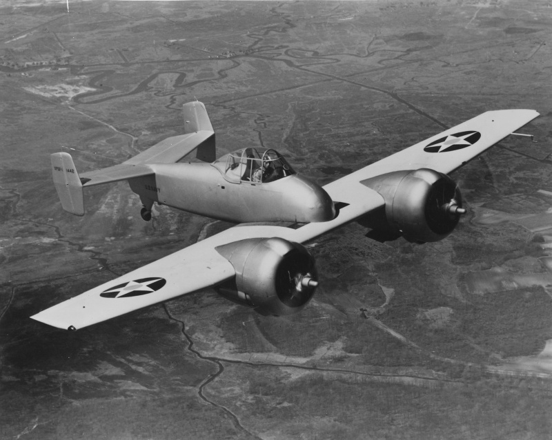 Фото: Экспериментальный американский палубный истребитель Груммэн XF5F «Скайрокет» в полете Фото: Экспериментальный американский палубный истребитель Груммэн XF5F «Скайрокет» в полете
