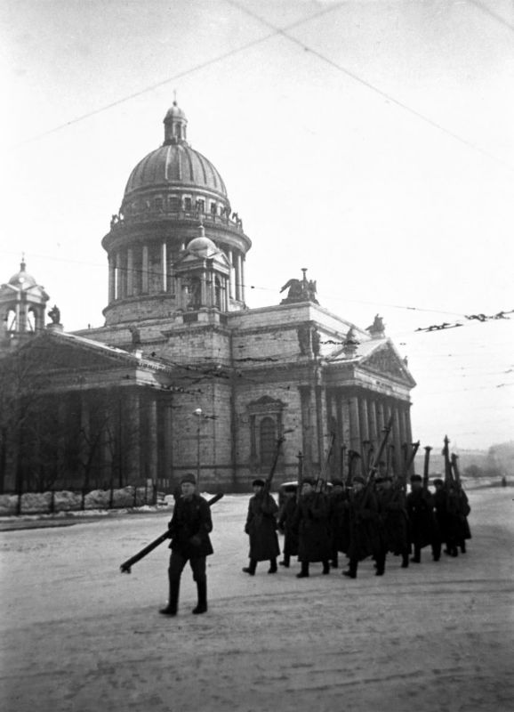 Фото исаакиевского собора во время блокады ленинграда