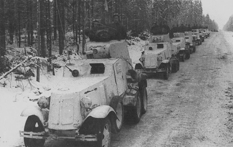 Военный альбом: Бронеавтомобили БА-10 на марше после пересечения советско-финской границы. Карельский перешеек.