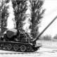 Немецкий тяжелый кран Sd.Kfz. 9/2 у железнодорожного полотна Фото