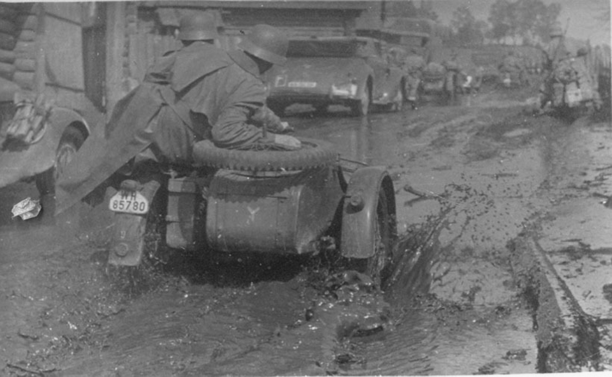 Немецкие солдаты в грязи
