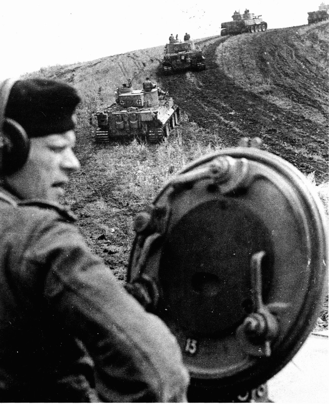 Танк тигр 1943 года. Танк тигр 1943 Курская битва. Немецкие танкисты 1943 Курская дуга. Танк тигр 503 танкового батальона. Курская дуга битва.