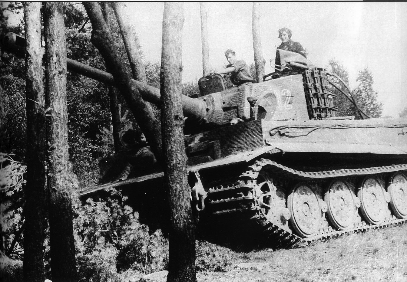 Немецкие танки времен великой отечественной. Танк тигр 1944 Германия. Танк тигр ВОВ. Немецкий танк тигр ВОВ. Танк тигр 1 ВОВ.