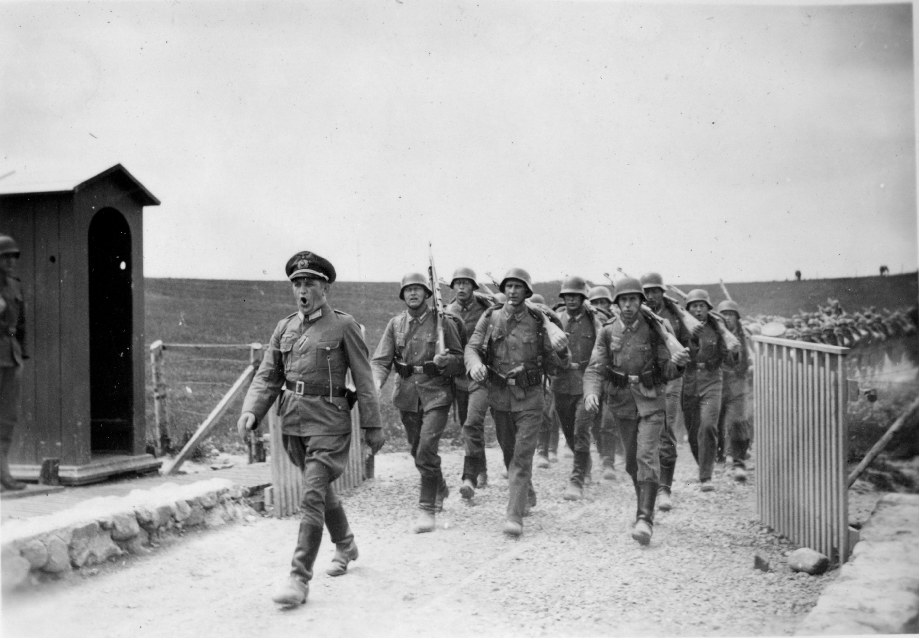 Рота пойти. Колонна солдат вермахта. Немецкие солдаты второй мировой маршируют. Пехота вермахта 1941. Солдаты вермахта 22 июня 1941.