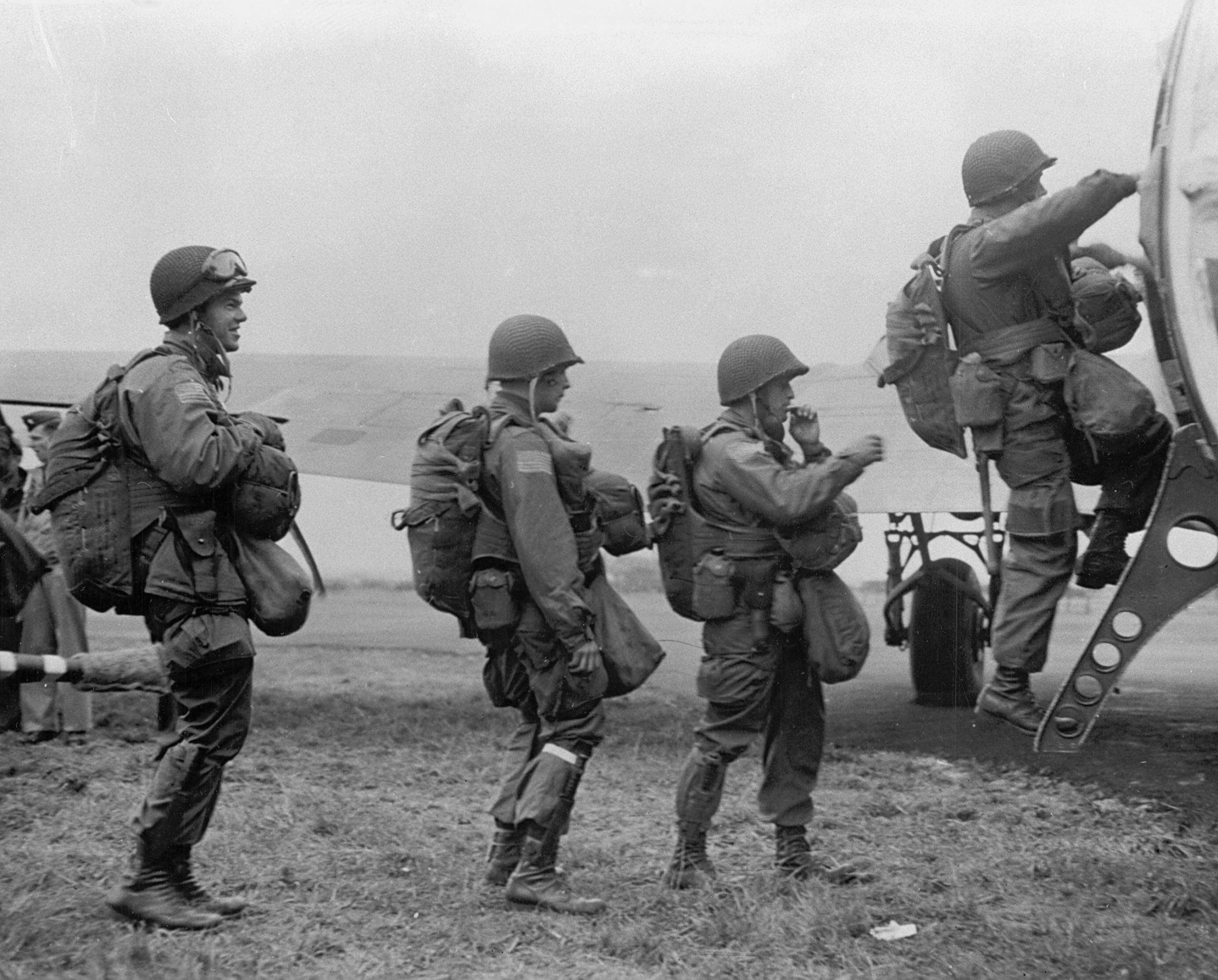 2 сентября войска союзников начали высадку. Высадка 101 дивизии в Нормандии. Операция Маркет Гарден 1944 парашютисты. Маркет Гарден операция высадка парашютистов. 1-Я воздушно-десантная дивизия (Великобритания).