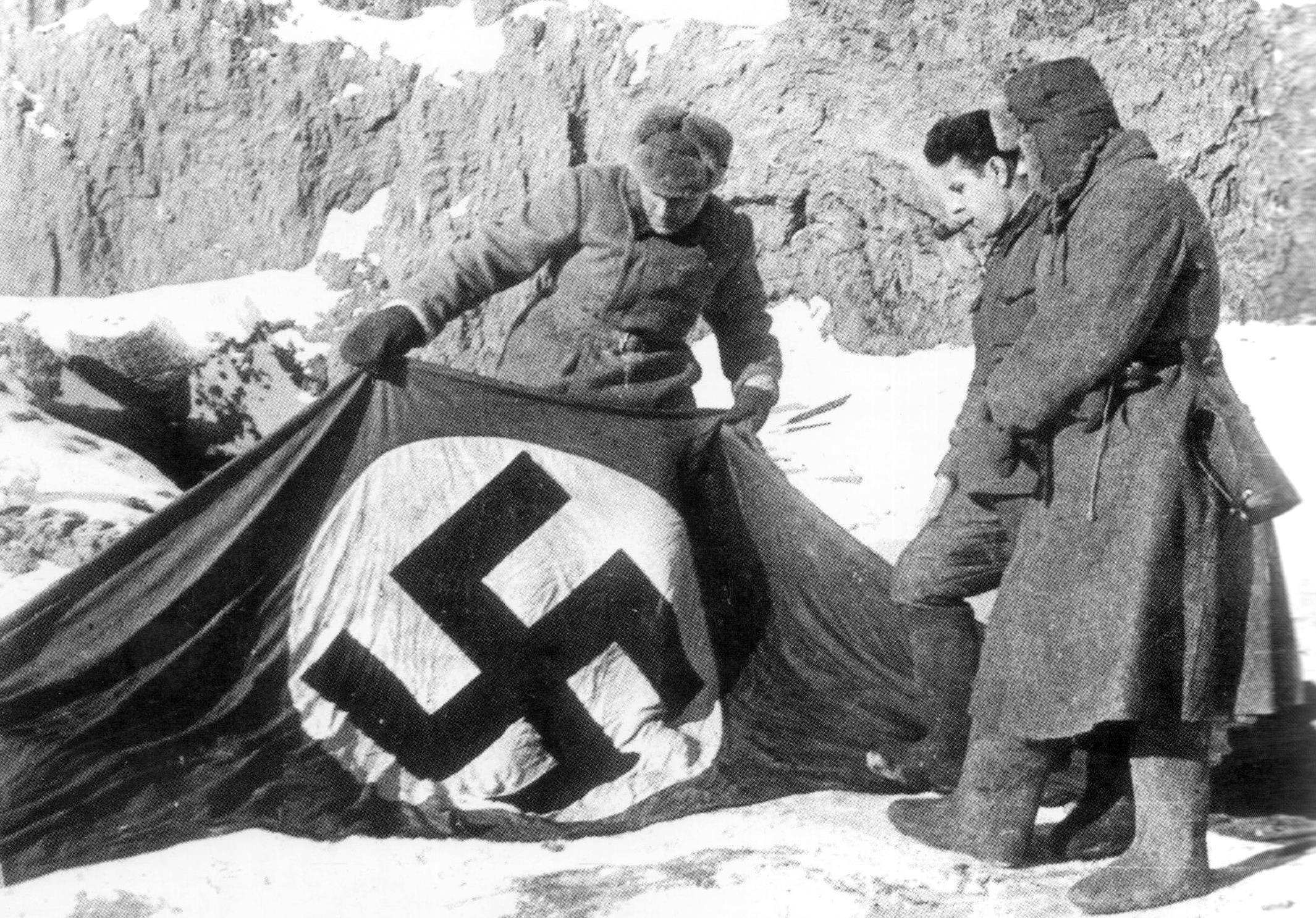Фашистские 18. Фашистская Германия 1941-1945. Флаг фашистов 1941.