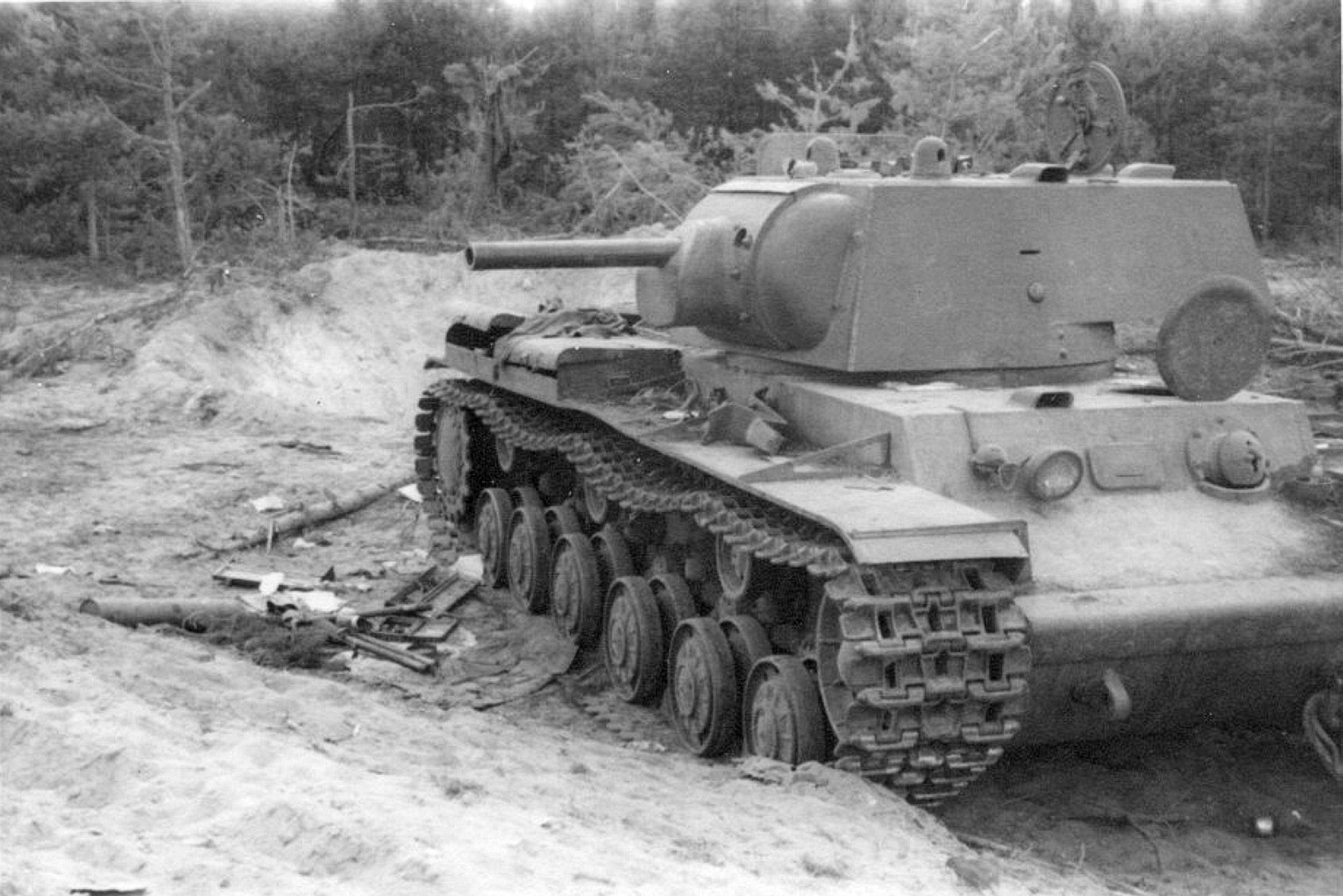 Тяжелый танк времен войны. Кв1 танк 1941г. Танк кв-1 1941 года. Кв-1 экранированный. Кв 1 ЧКЗ 1942.