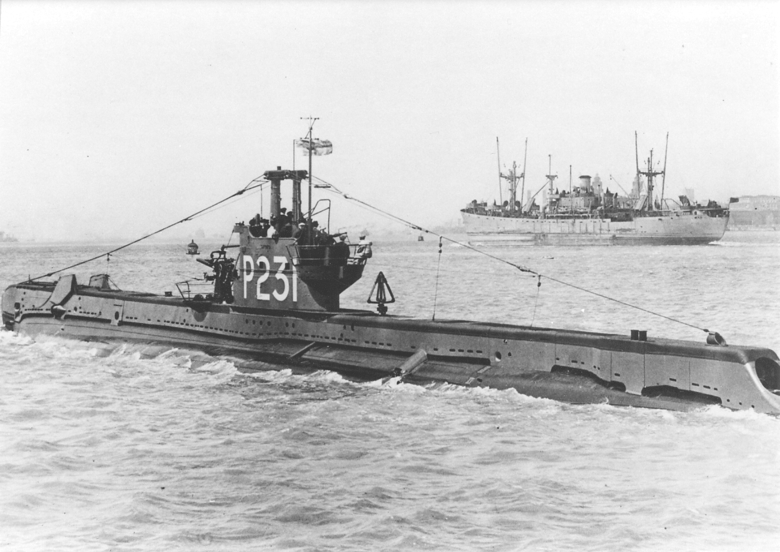 Английский п л. Подводные лодки 1939-1945. Катера 1939. Английская подводная лодка. Док трех эсминцев.