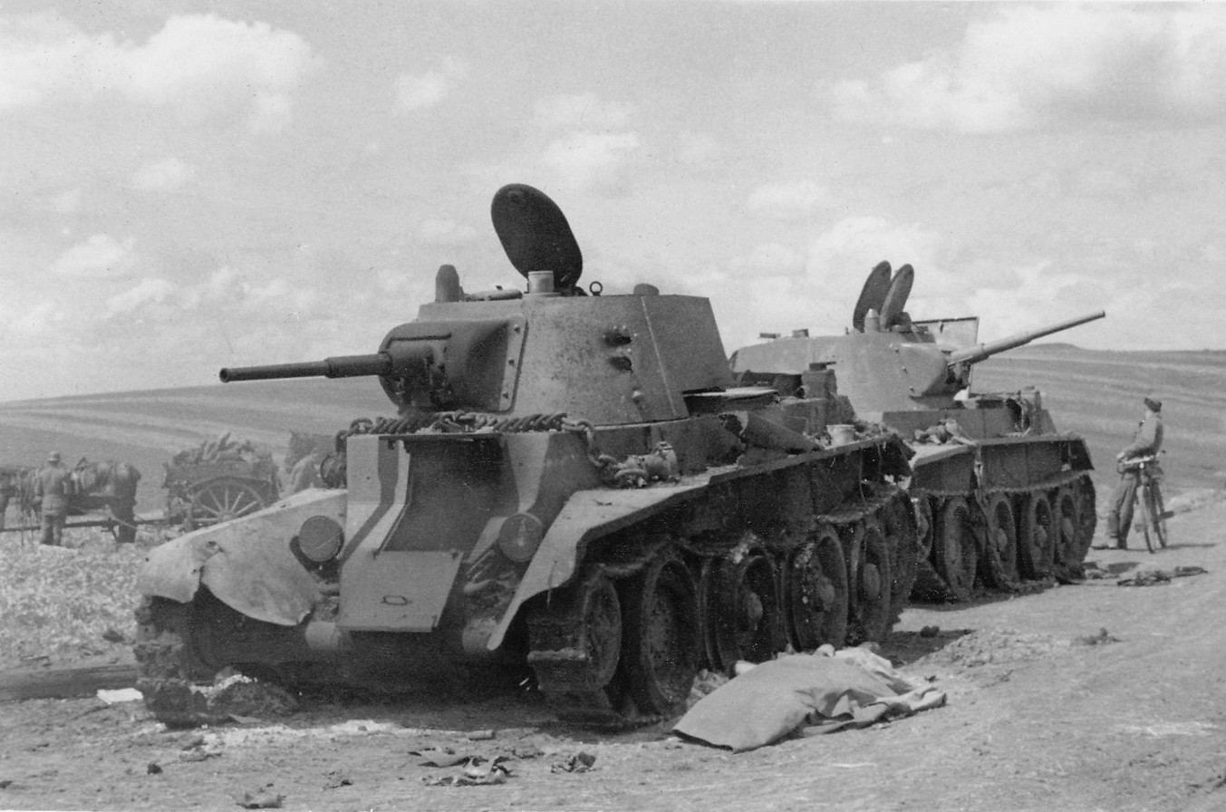 Подбитые советские танки. Танки БТ СССР 1941. БТ-7 танк. БТ 7 ВОВ. БТ-7 1941.