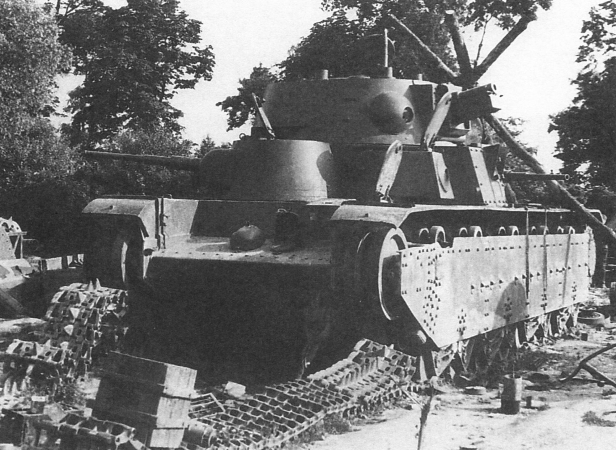 Т 35 м 10. Танк т-35а 1939. Т-35 танк подбитый. Т-35 С коническими башнями. Т-35 обр 1939.