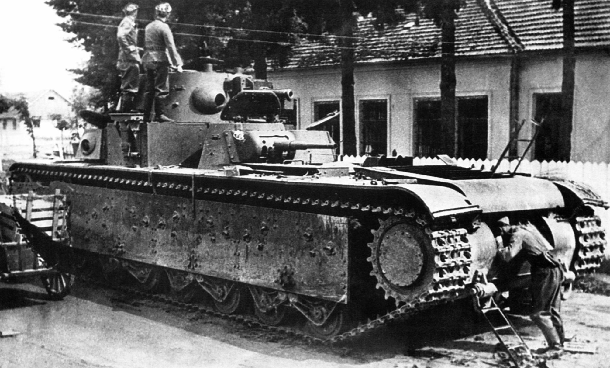 Т 35 м 10. Т-35 танк. Т35 танк второй мировой войны. Танк т-35а 1939. Т-35 С коническими башнями.