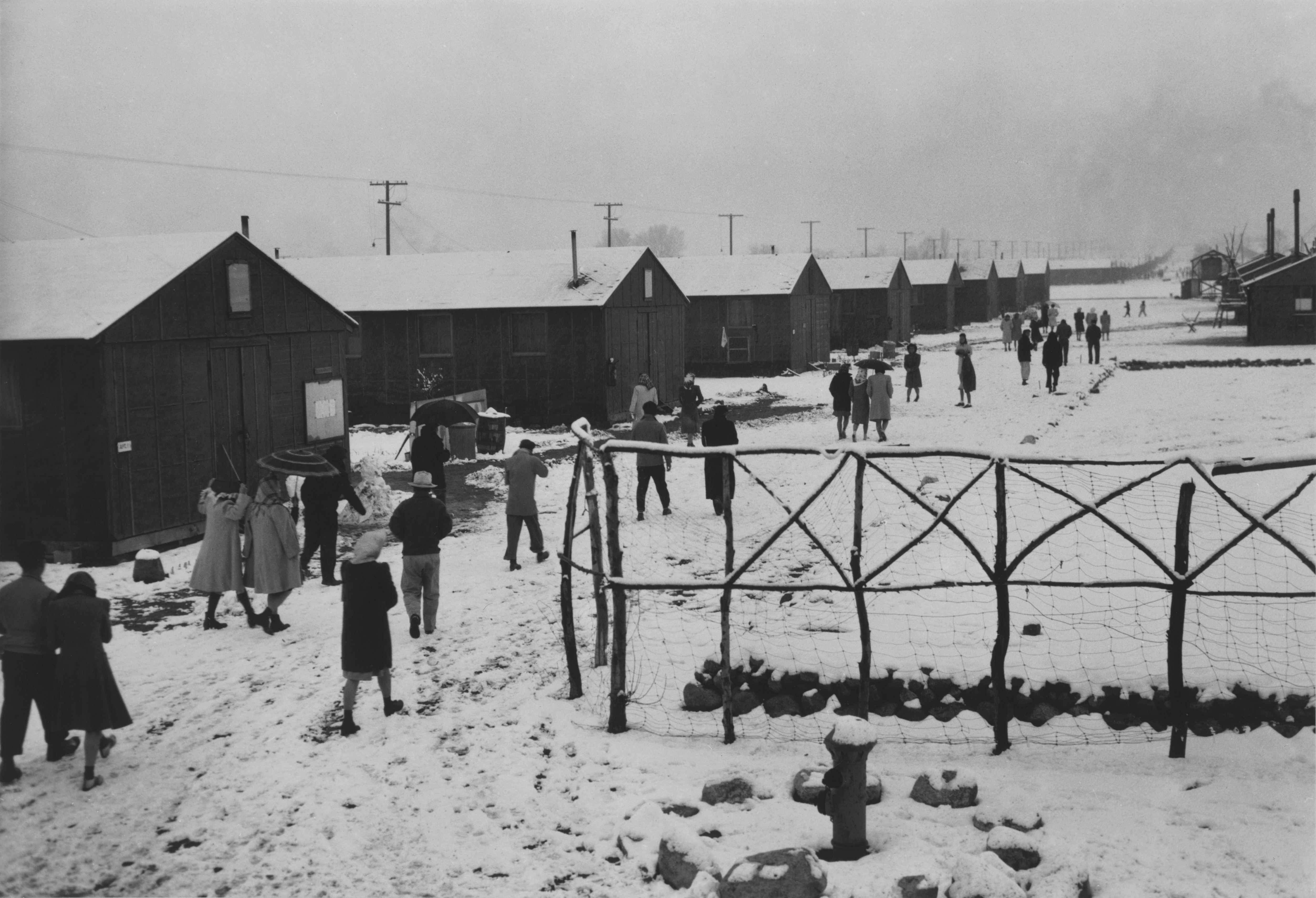 Советские концентрационные лагеря. Лагеря для интернированных японцев в США. Концентрационные лагеря в США. Лагерь Бухенвальда в 1942. Контрационный лагерь США.