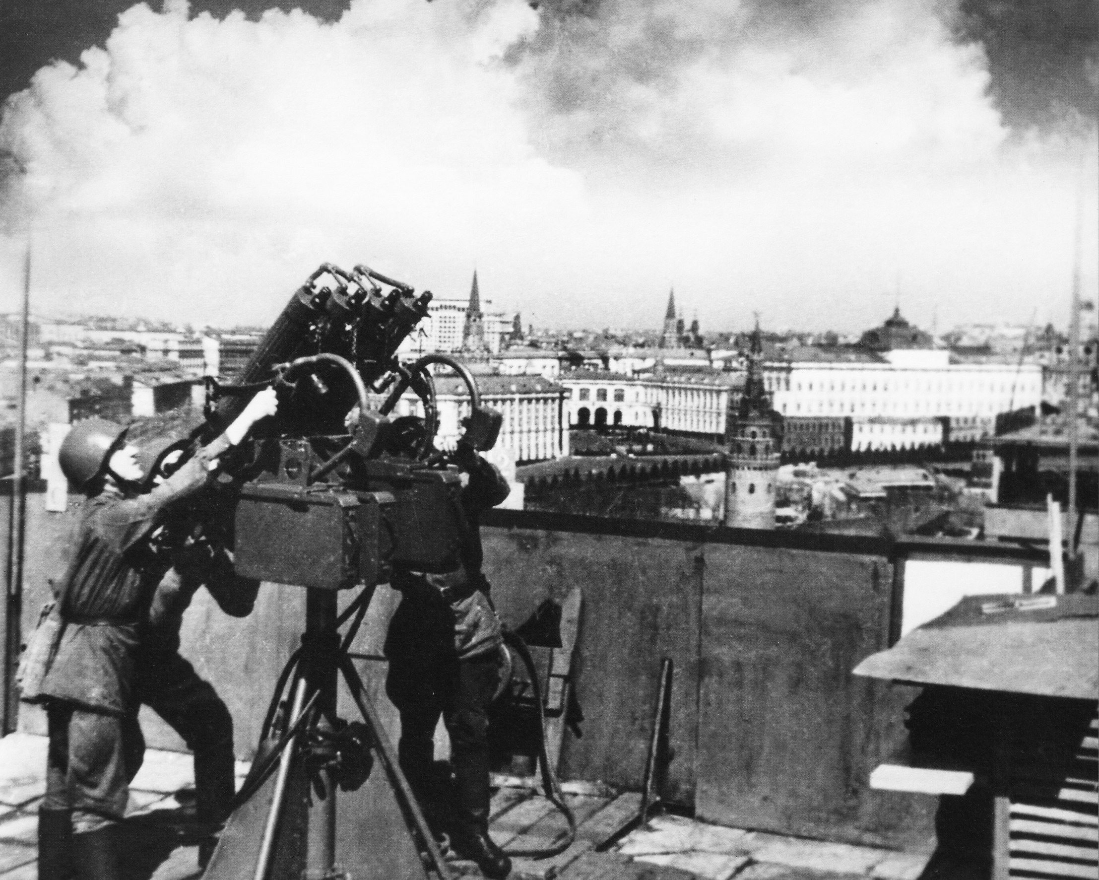 Чем известен 1941 год. Оборона Москвы 1941. МПВО 1941. Зенитки в Москве 1941. ПВО Москвы 1941.