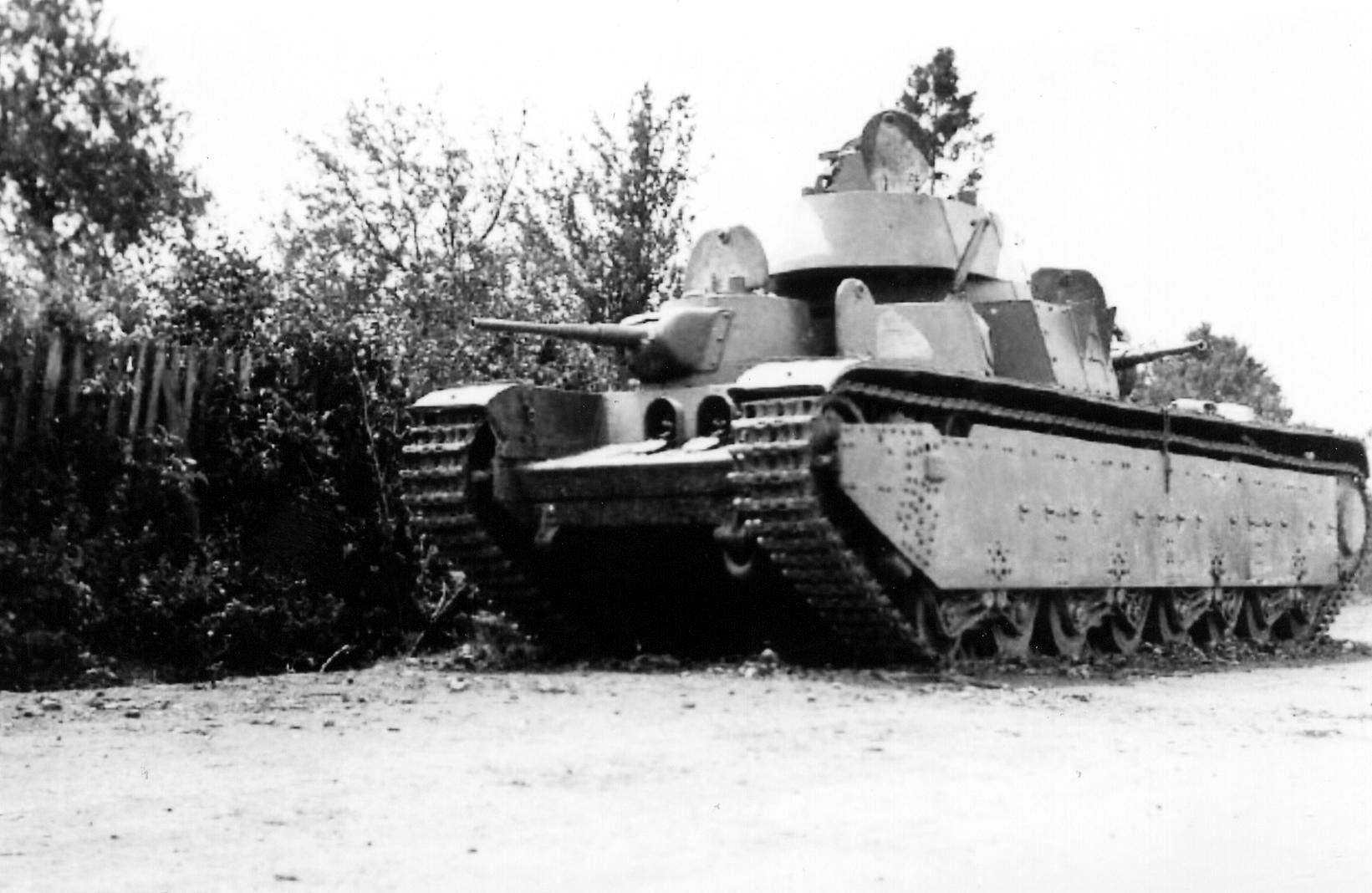 Т 35 м 10. Танк т-35а 1939. Т-35 танк. Т-35 С коническими башнями. Т-35 подбитый.
