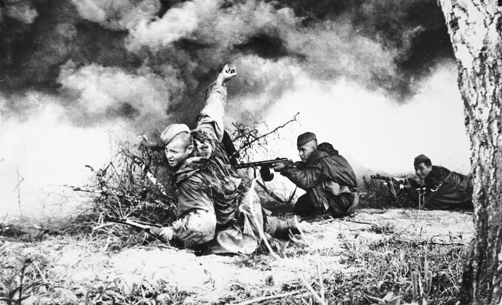 Сан войну. Бои в Великую отечественную войну 1941. Советский солдат в атаке второй мировой.