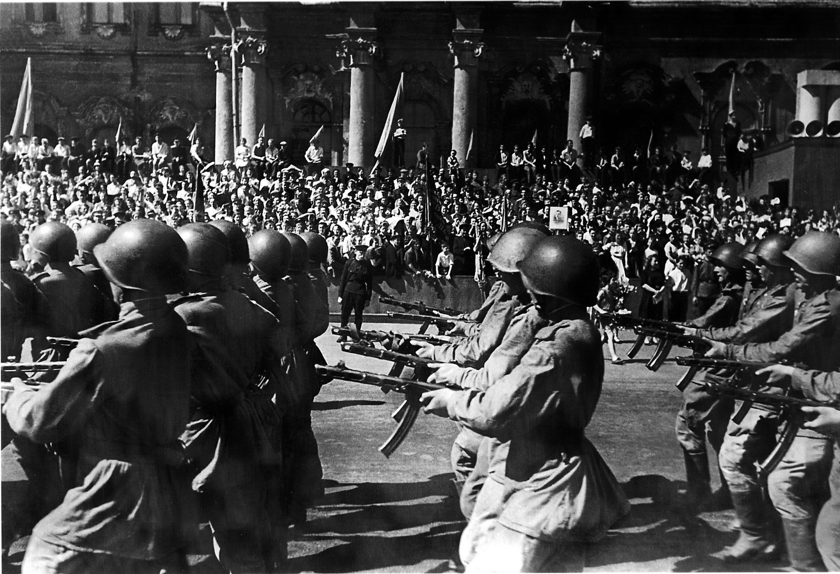 Фото победы великой отечественной 1945. Парад Победы 1945 года. Конец Великой Отечественной войны 1945.