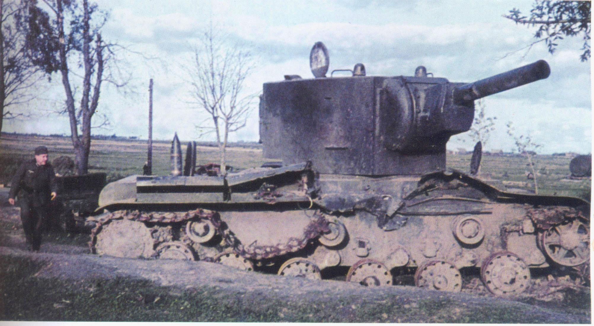 Танки кв немецкие. Кв2 танк 1941. Кв-2 танк ВОВ. Подбитые танки кв-2. Кв 2 1941.
