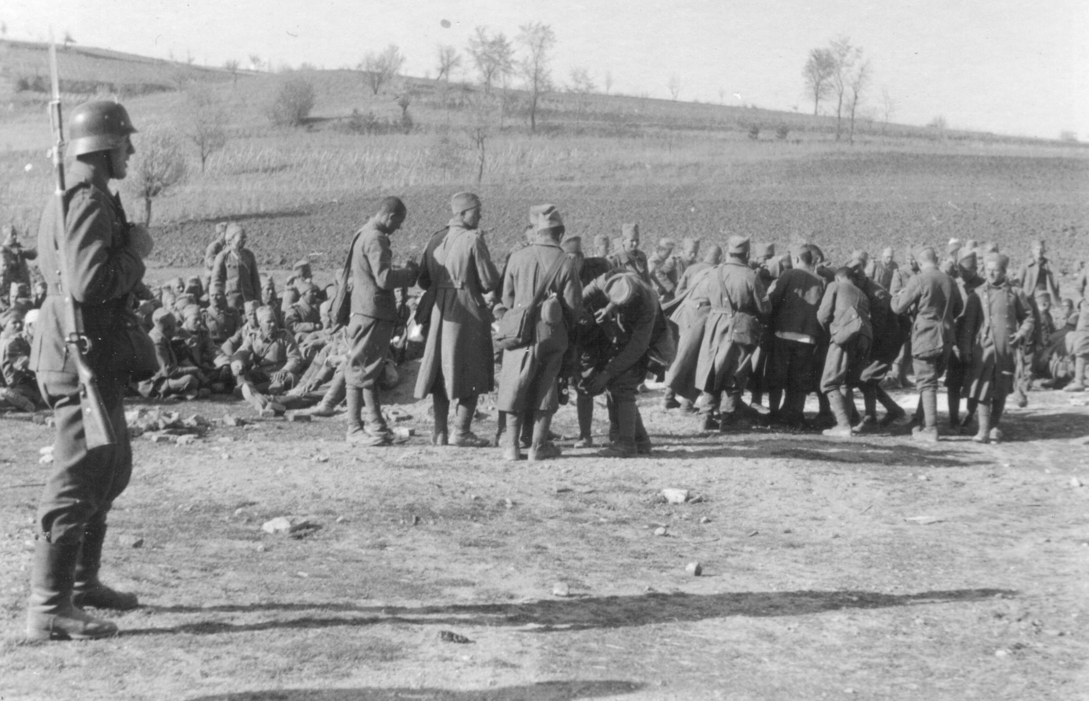 Захват пленных. Югославские солдаты 1941. Вторжение немецкой армии в Югославию в апреле 1941 г..