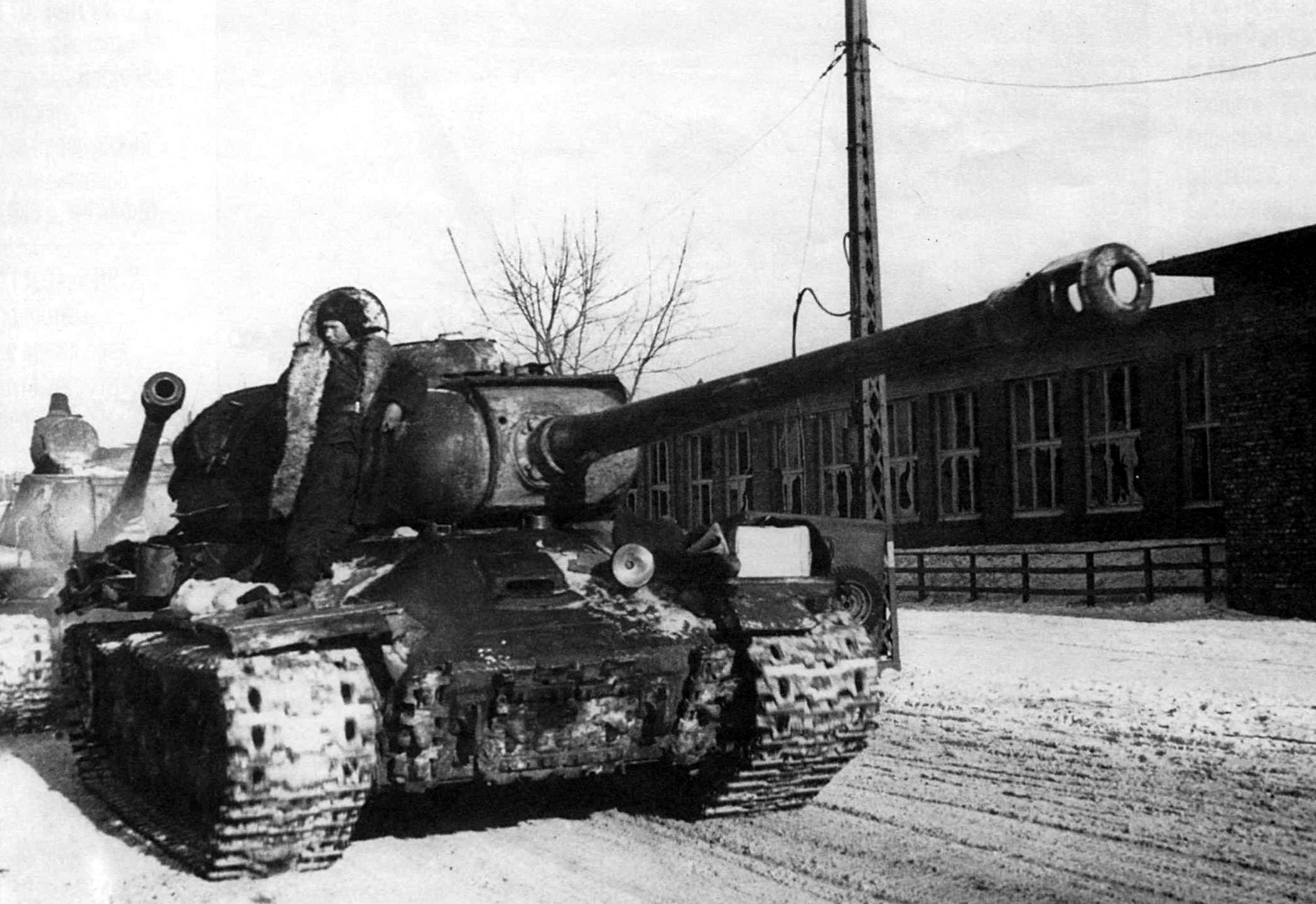 Ис 1945. Танк ИС-2. Советский тяжёлый танк ИС-2. Танк ИС 2 В Берлине.
