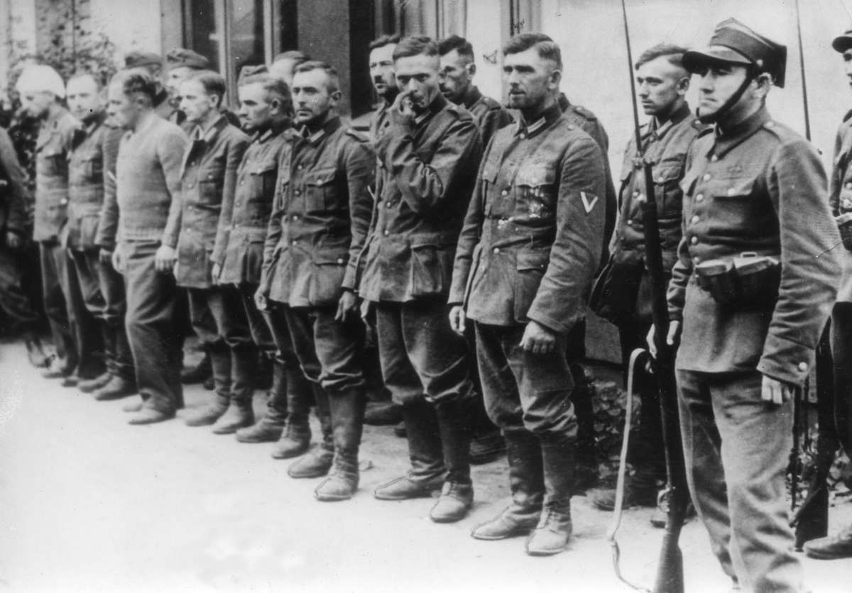 Польша начала вторую мировую. Немецкие солдаты Польша 1939. Немецкие солдаты в Польше 1939 военнопленные. Немецкие пленные Польша 1939.