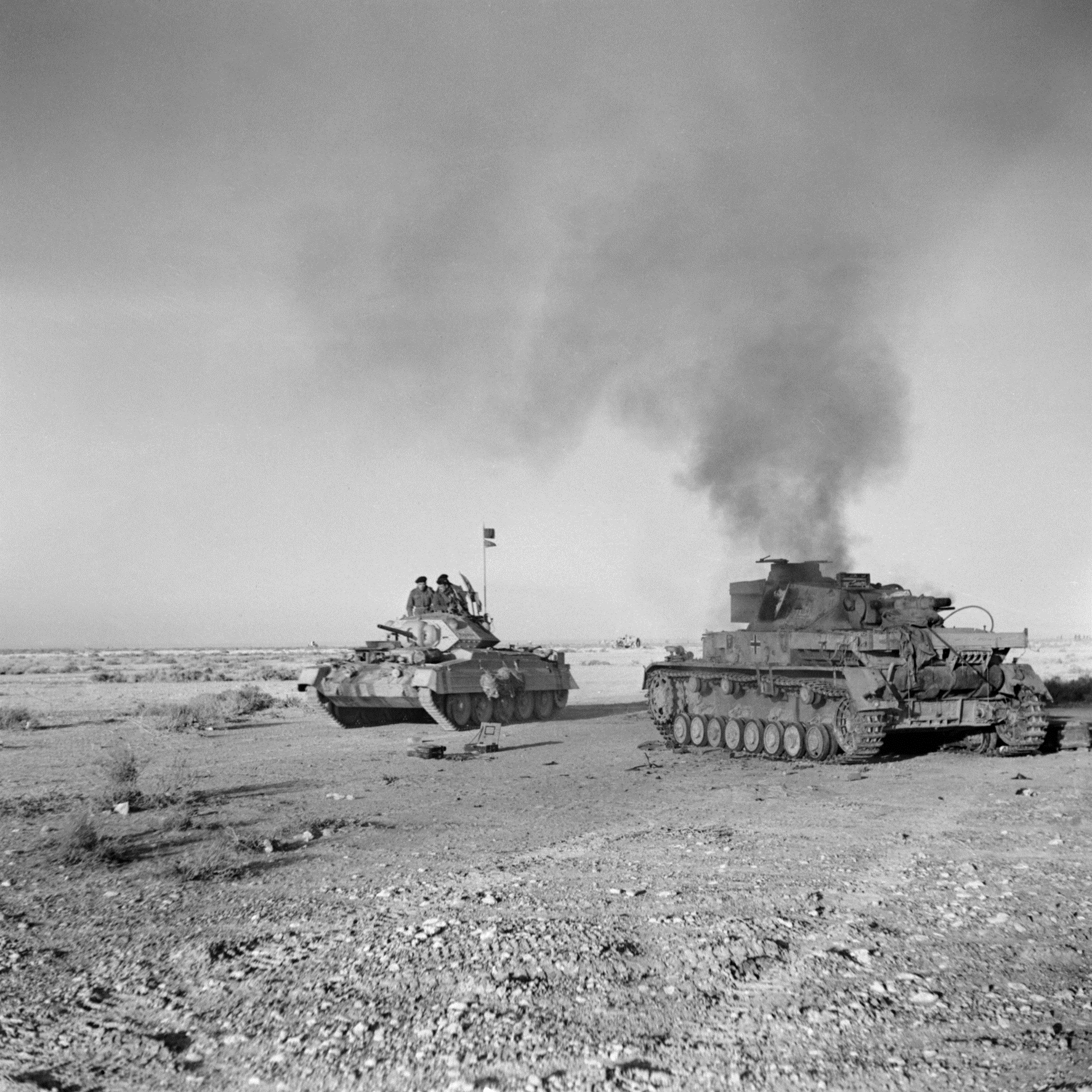 Подбитые немецкие танки. Операция Крусейдер 1941. Подбитые немецкие танки 2 мировой войны. Подбитый немецкий танк 1941. Танки Crusader в Северной Африке.