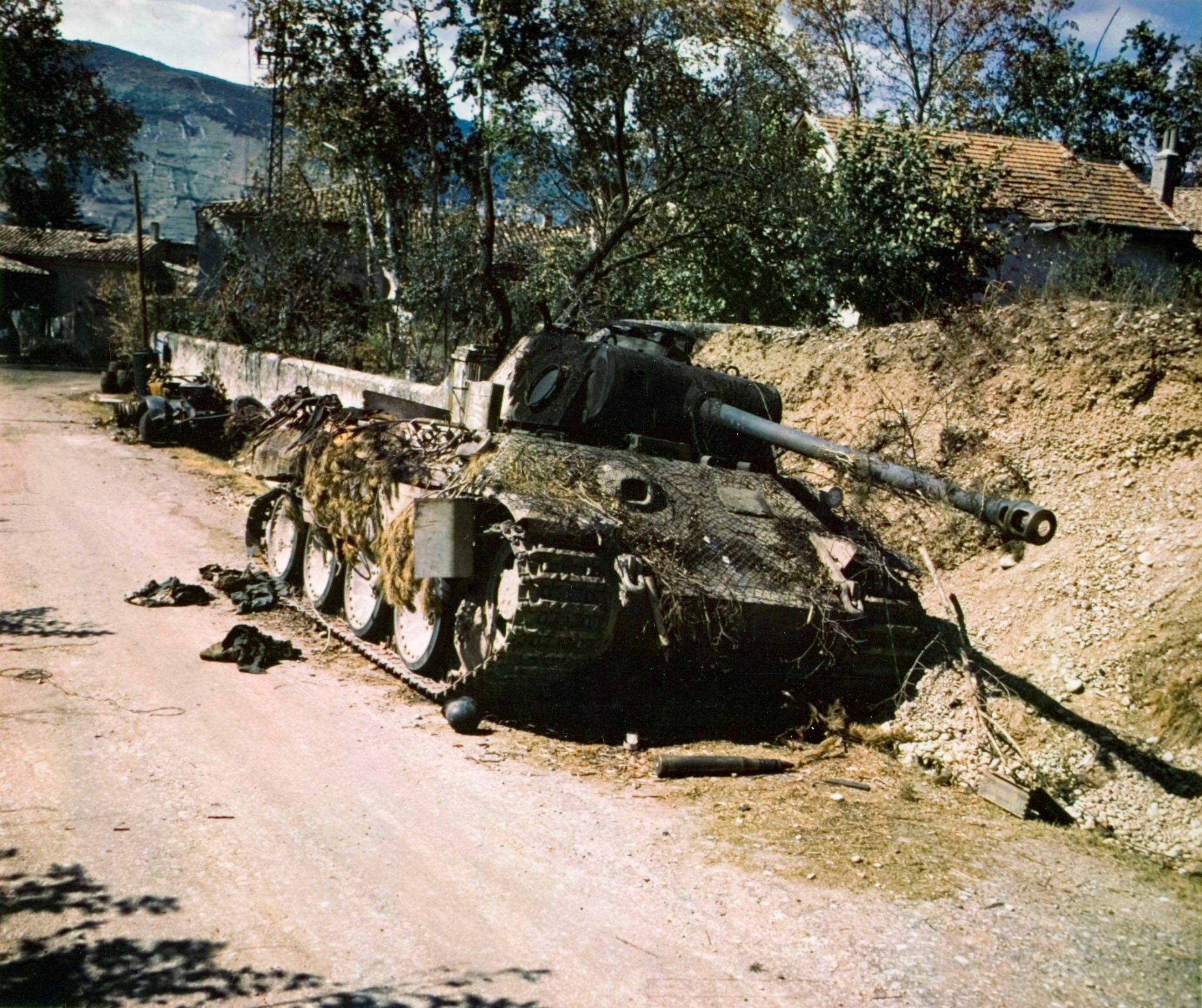 Подбитый немецкий танк пантера