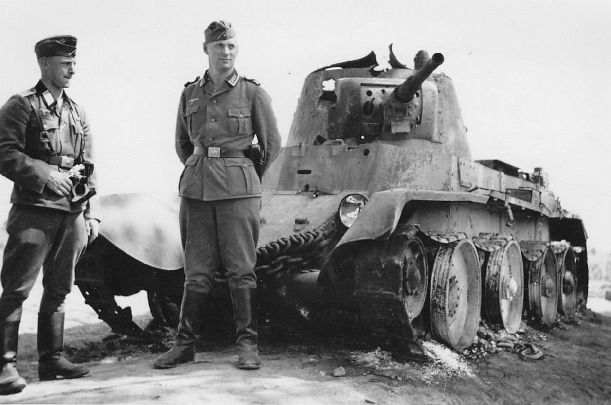 22 немецких танков. Солдаты вермахта 22 июня 1941. Танкисты дивизии Великая Германия. Немецкие танкисты 1941.