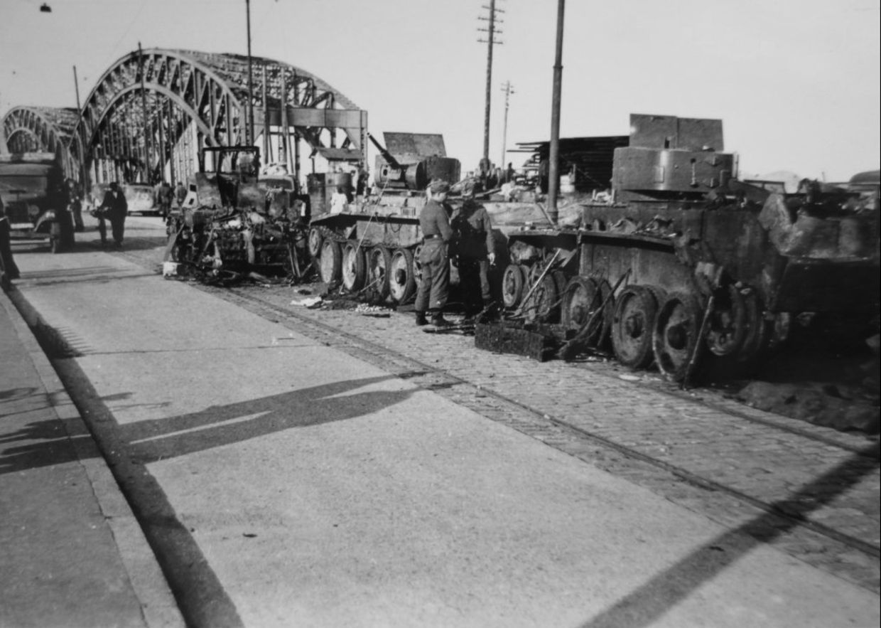 22 июня мост. Латвия Рига 1941. Бои в Риге 1941. Немцы в Риге 1941. 1941 Год в Риге.