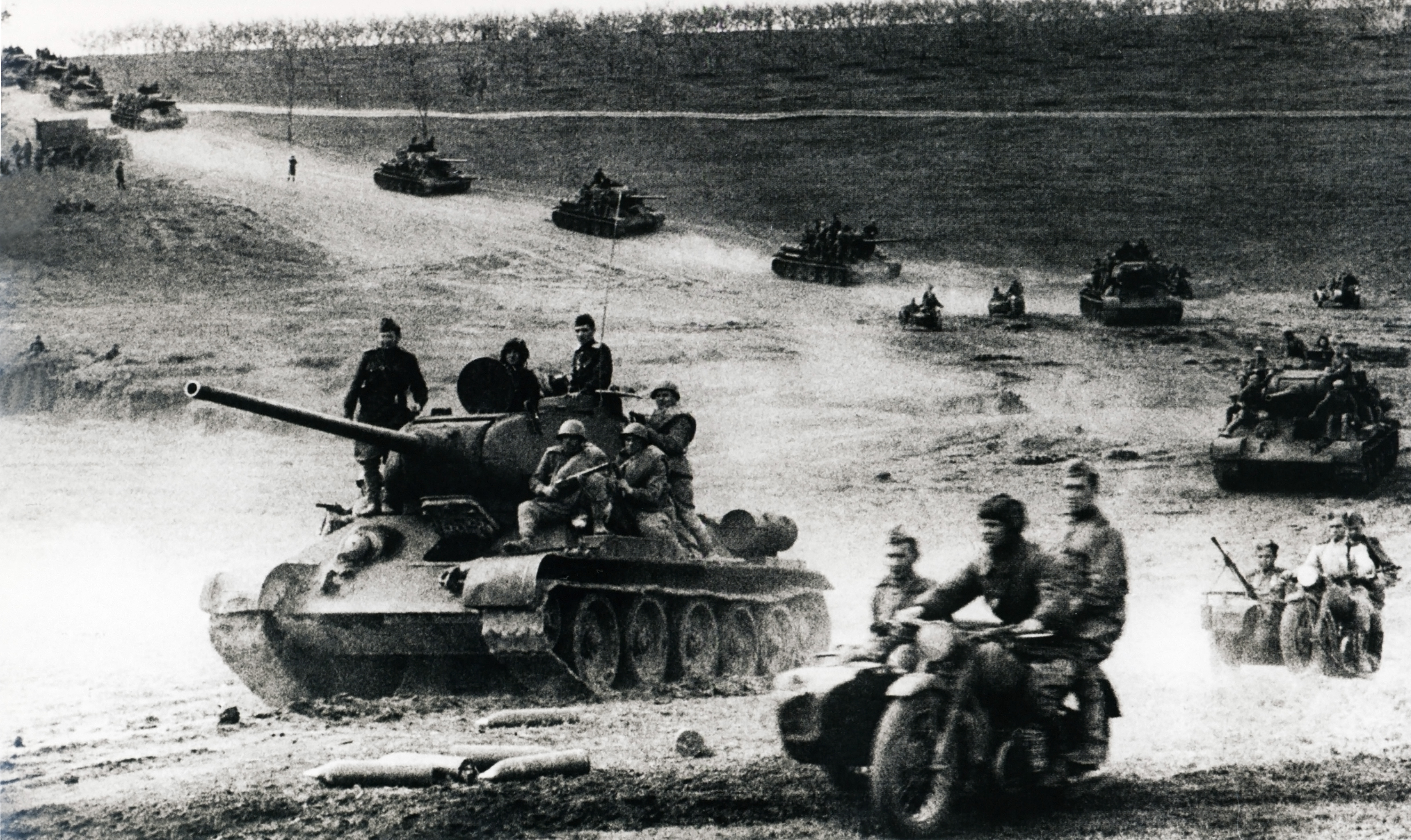 Сталинград операция багратион. Т-34 операция Багратион. Операция Багратион 1943г. Танк т 34 ВОВ. Битва за Балатон.