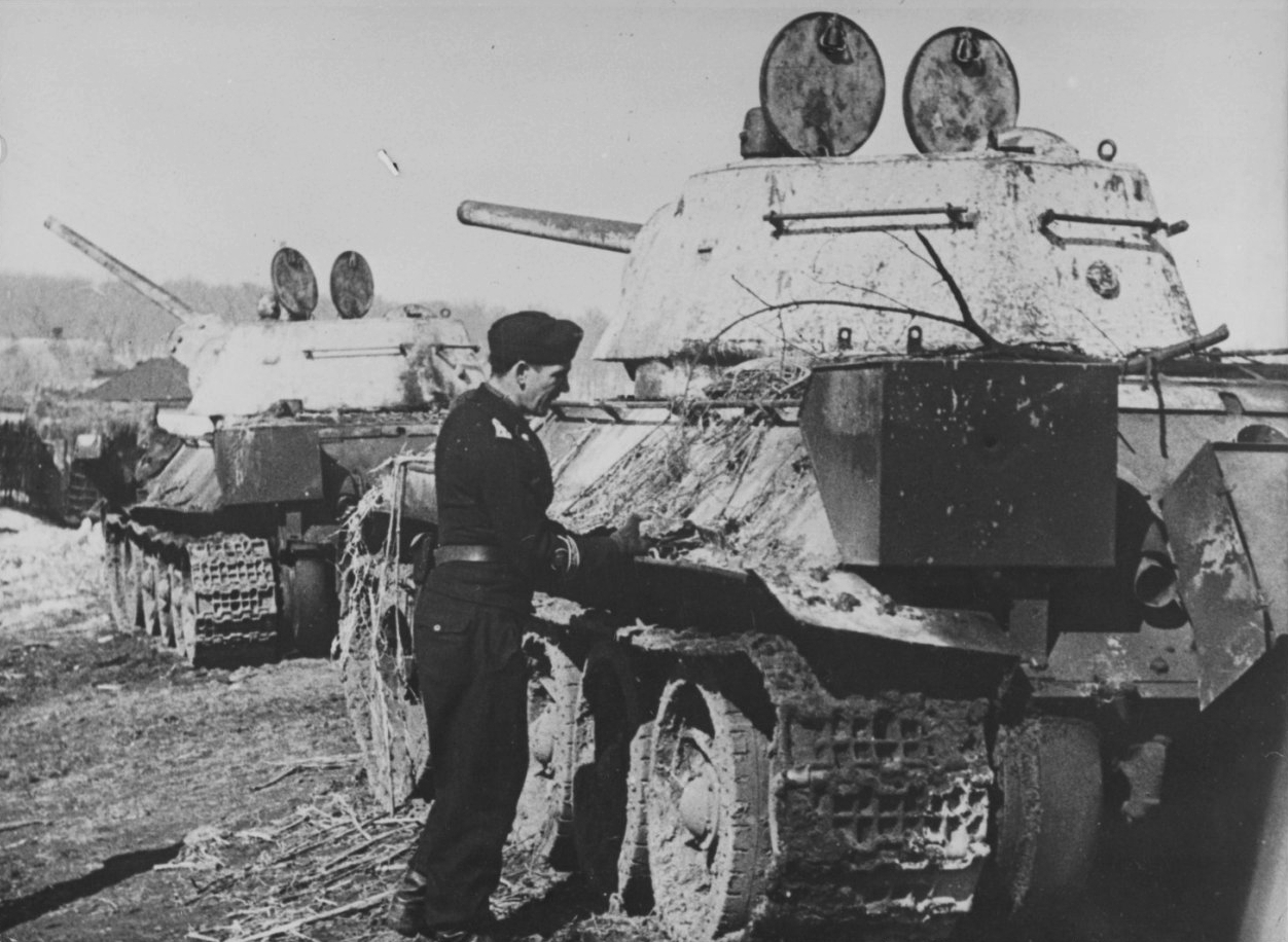 Захватили немецкий танк. Т-34 Харьков 1943. Т34 СС дас Райх. Т-34 дас Райх. Танковая печка т-34.