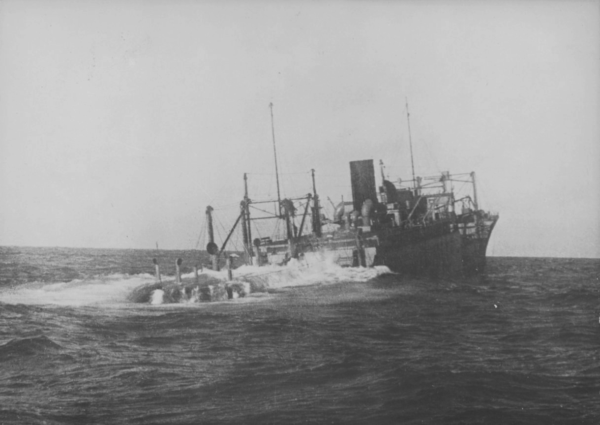 Корма парохода. Пароход ТРАНСБАЛТ. Подводная лодка немецкая u-47. Пароходы второй мировой. Рыболовная шхуна для атаки на немецкие подлодки.