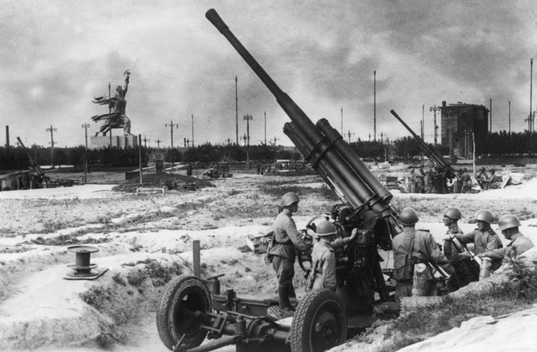 Пушка 1939 года. Зенитная пушка 52-к. Зенитные орудия битва за Москву 1941г. Зенитная батарея в годы войны 1941-1945. ВОВ 85 мм зенитная пушка.