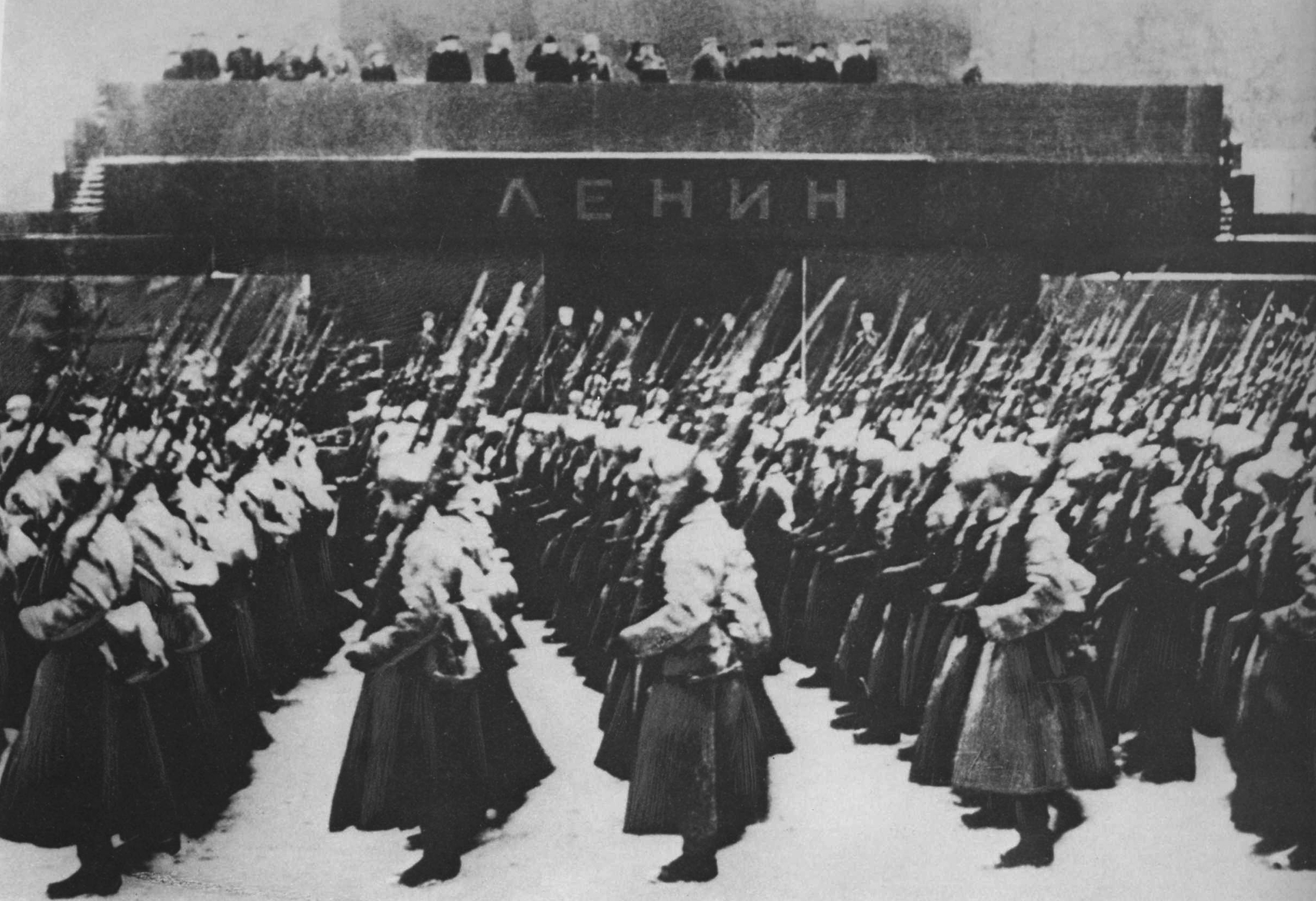 7 ноября 1941 год событие. Парад 7 ноября 1941. Парад на красной площади 1941. Парад советских войск на красной площади в Москве 7 ноября 1941 года. Московский парад 7 ноября 1941 года.
