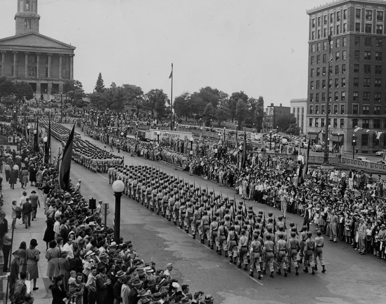 Победа первой 2. Парад Победы в США 1945. Парад Победы после войны 1945. Болгария парад 1945. Снимок Победы 1945 США.