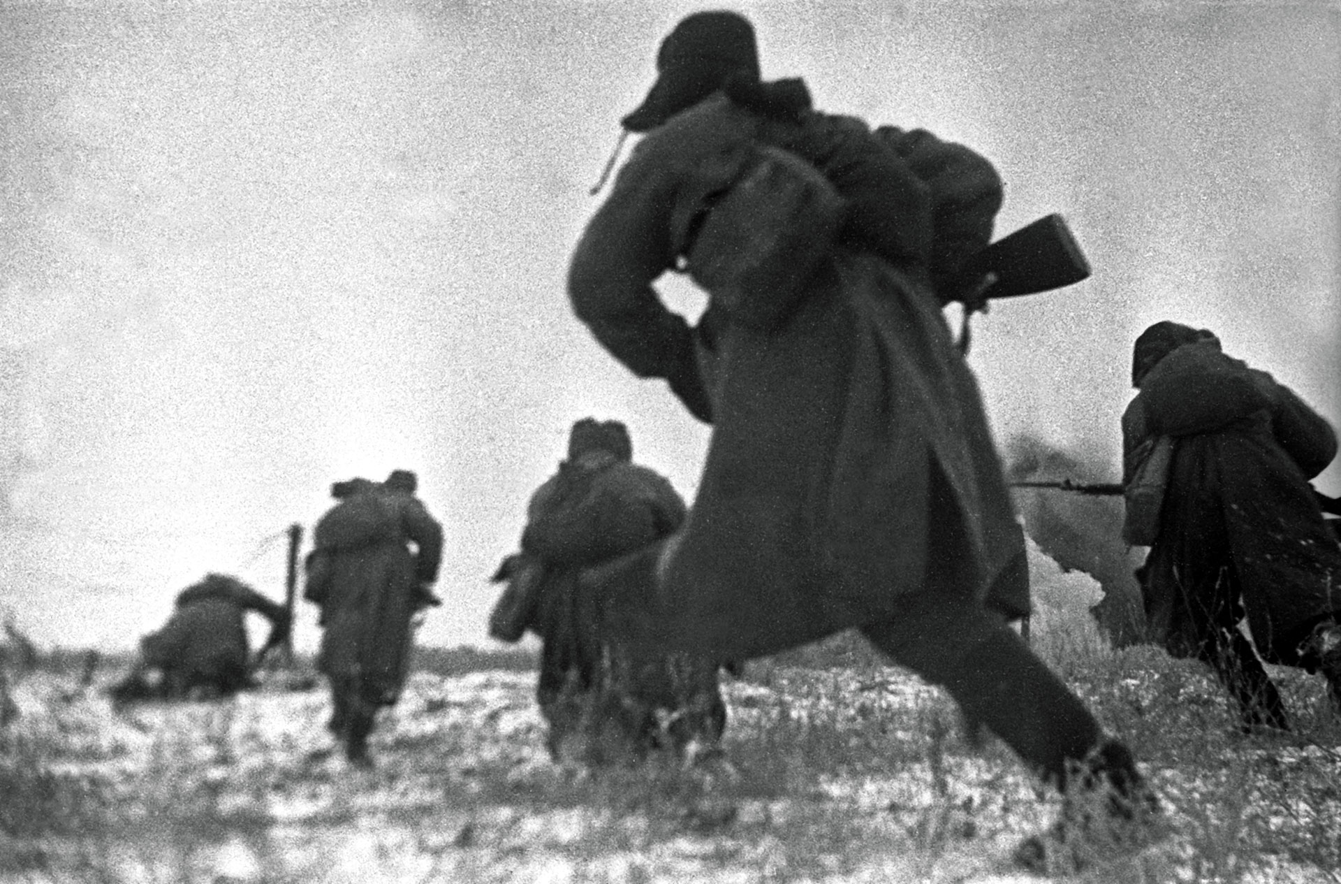 Идти в нападение. Битва в Сталинграде 1942. Сталинградская битва (19 ноября 1942 года – 2 февраля 1943 года) –. Красная армия Сталинградская битва.