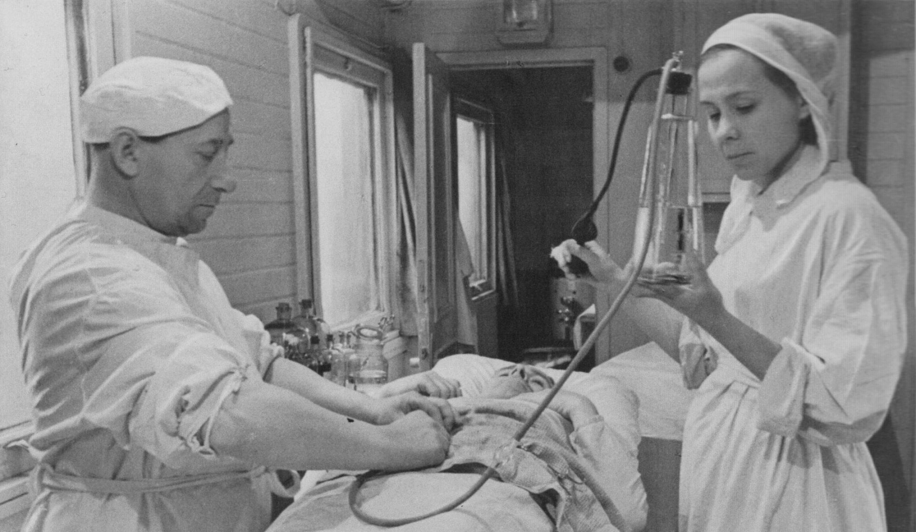 Советские врачи были. Военный госпиталь СССР. Военный госпиталь СССР В ВОВ. Военный госпиталь 1944 СССР.