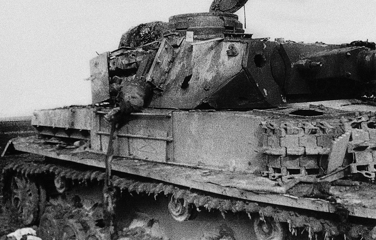 Подбитые немецкие танки. Танк т4 Германия подбитые. Танк т-4 немецкий. PZ 4 1945. Подбитый немецкий танк т-4.
