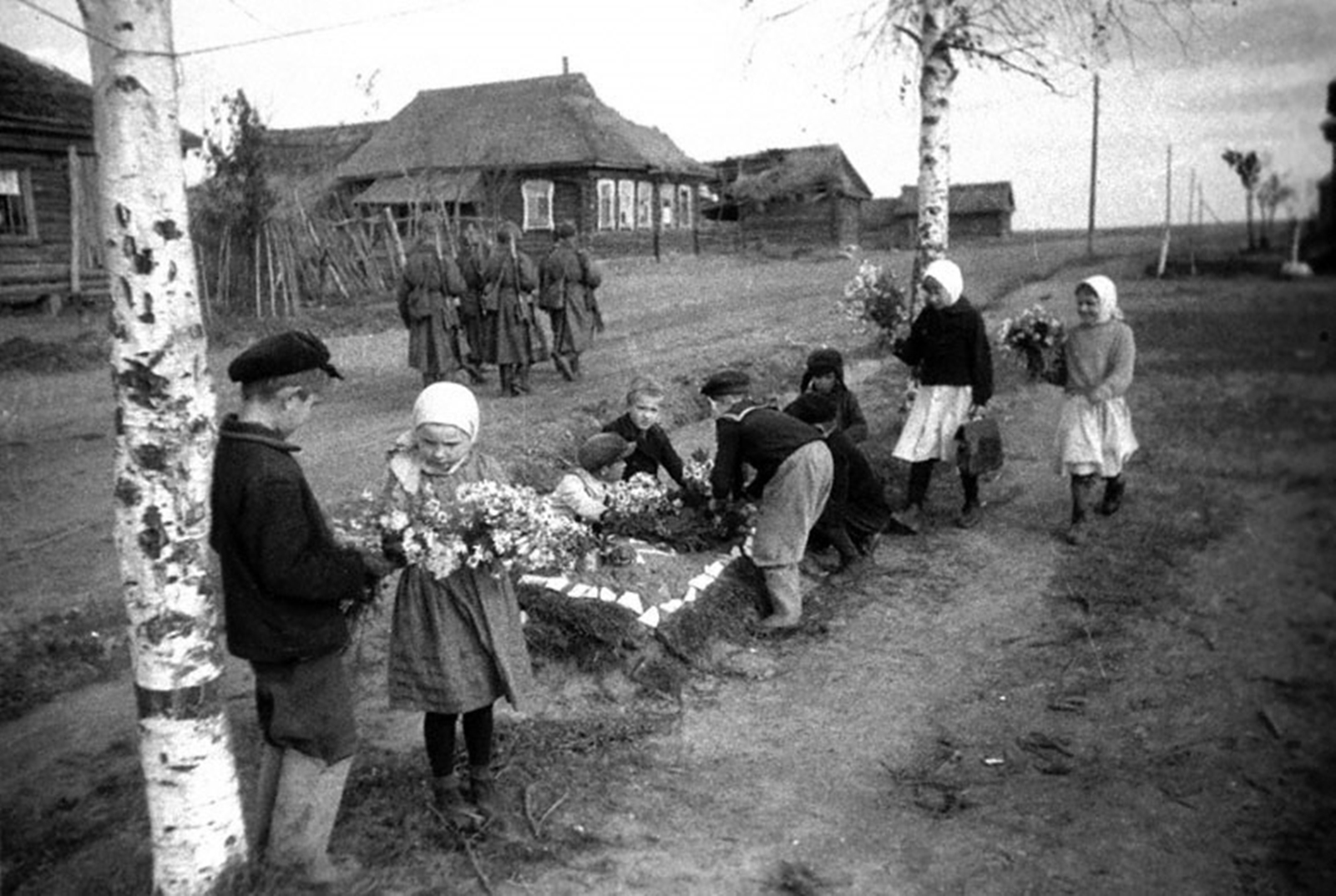 Семьи после войны. Жизнь в деревне до войны 1941 года. Деревня в годы войны 1941-1945. Немцы и дети в деревне 1941-1945.