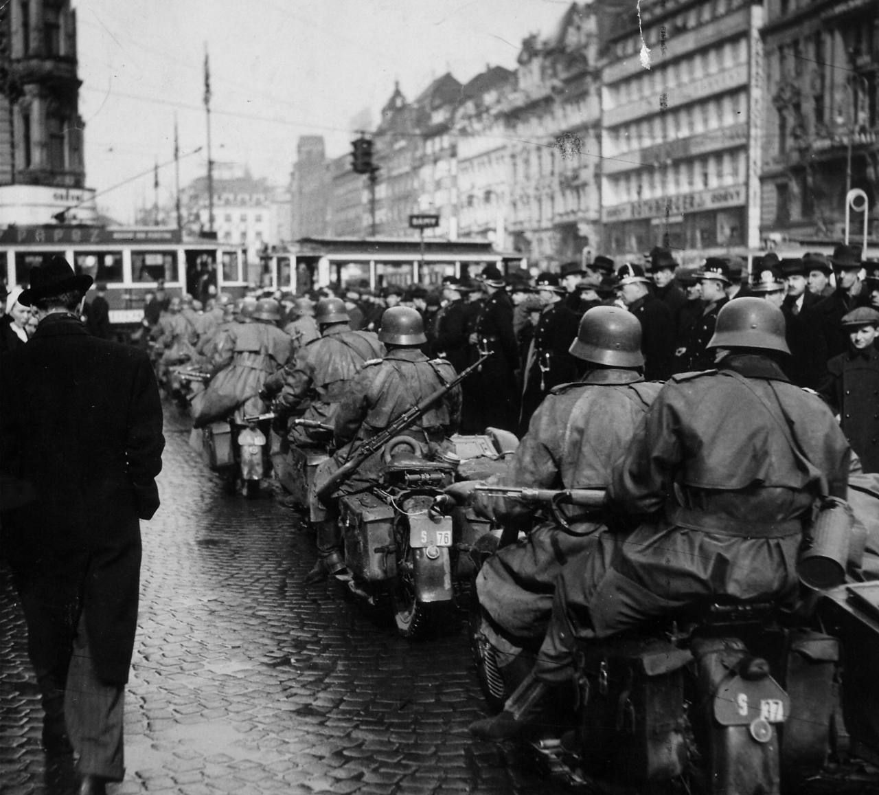 Kolonna-nem-moto-v-Prage-1939.jpg