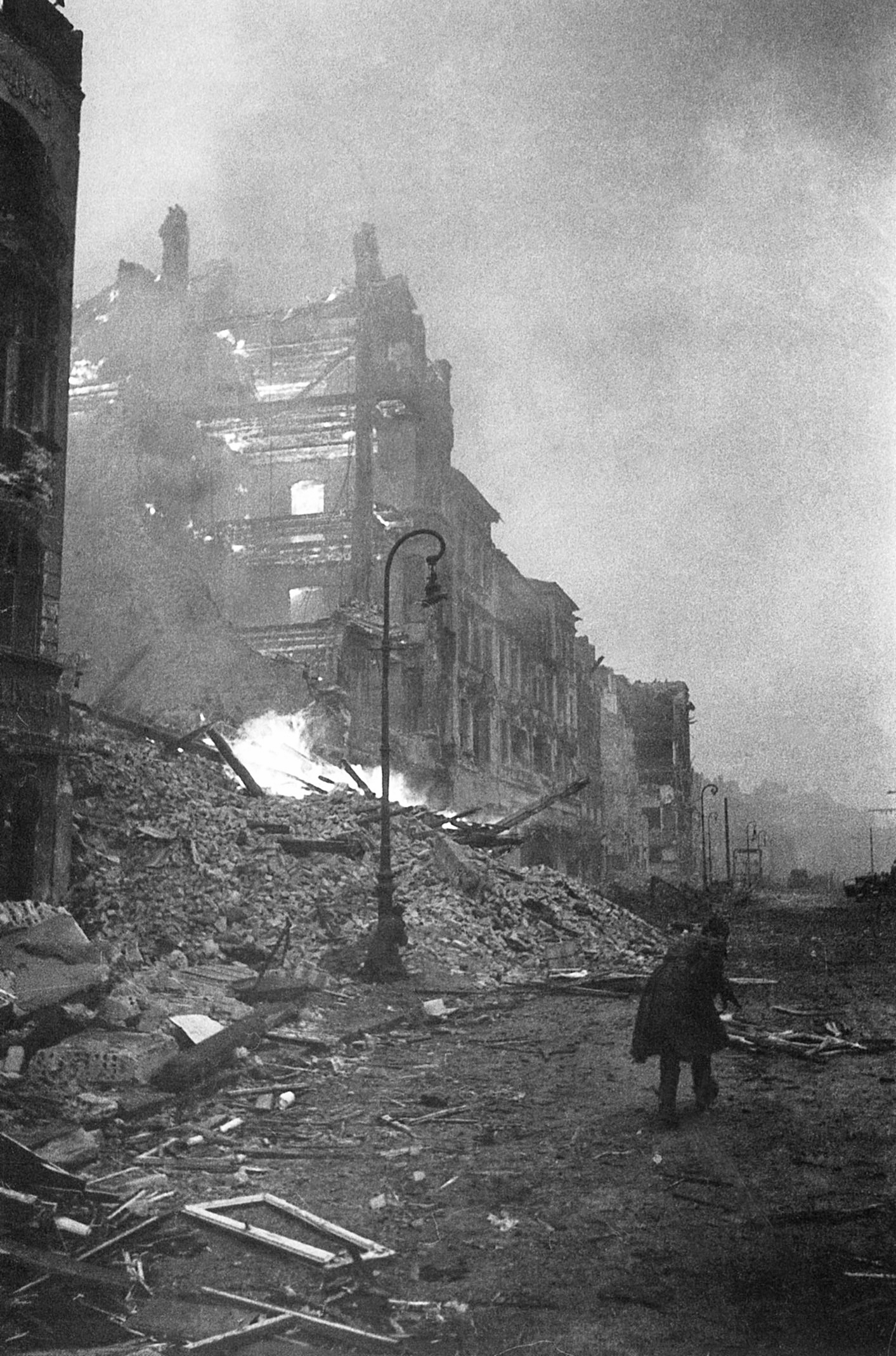 Бой под берлином. Штурм Берлина апрель 1945. Штурм Берлина 26 апреля 1945. Битва за Берлин штурм Рейхстага.