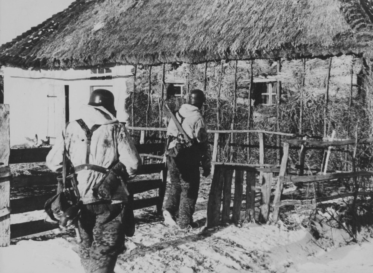 Немецкие солдаты в деревне