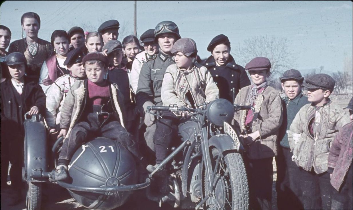 Немецкие мотоциклисты 1941