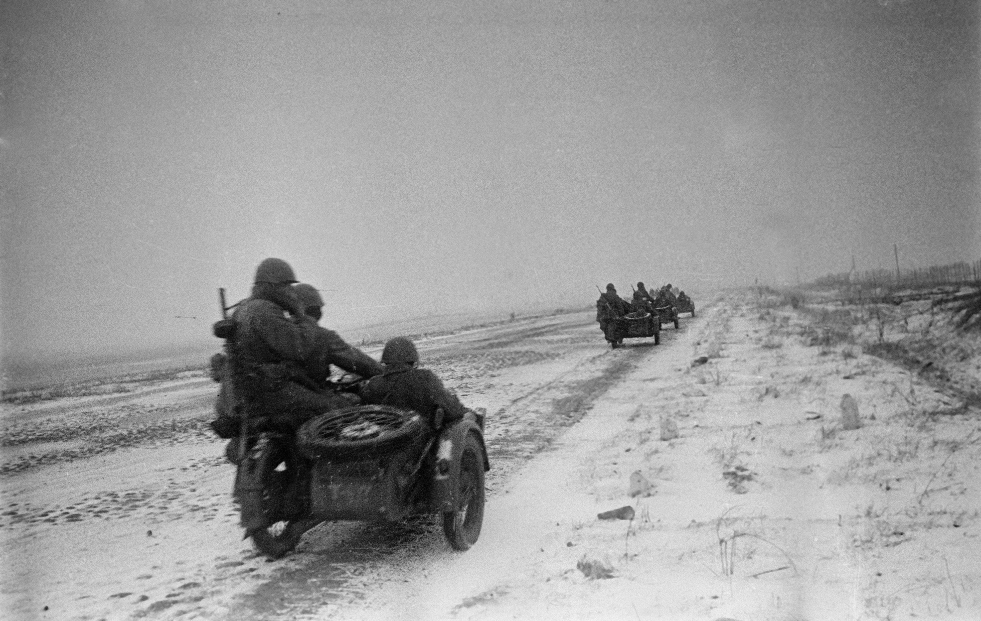 Мотоциклисты вермахта зима 1941
