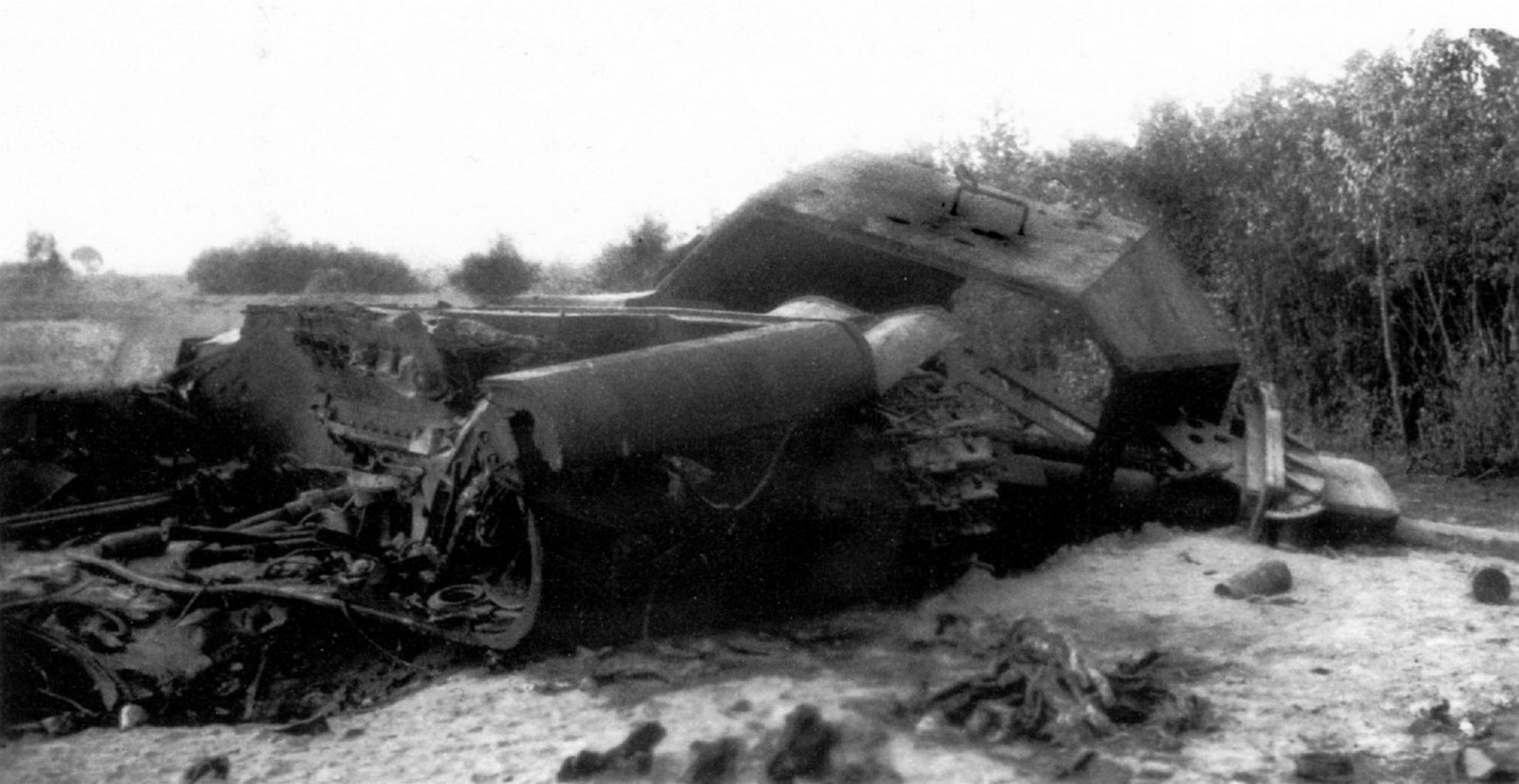 Немецкие танки после. Немецкие танки после выстрела кв2. Танки после выстрела кв 2. Подбитый ИСУ 152. Танк после попадания кв 2.